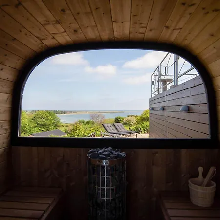 Beautiful In With House Sea View *